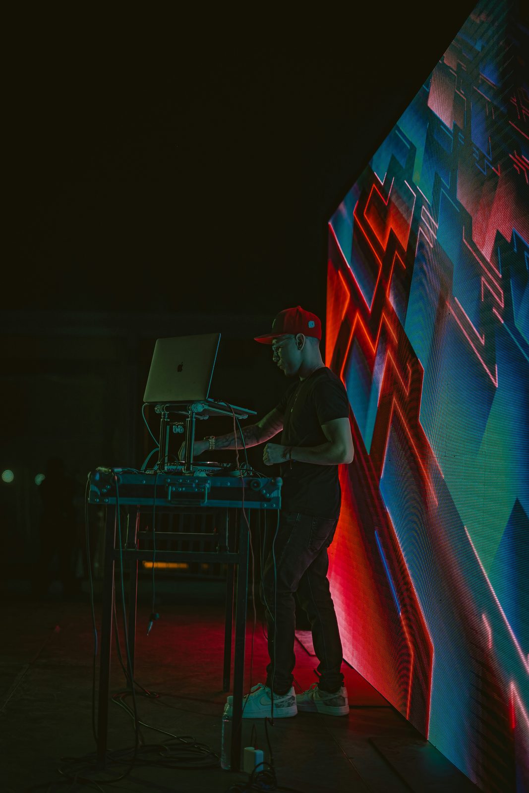 Event impression: operator in front of an LED wall